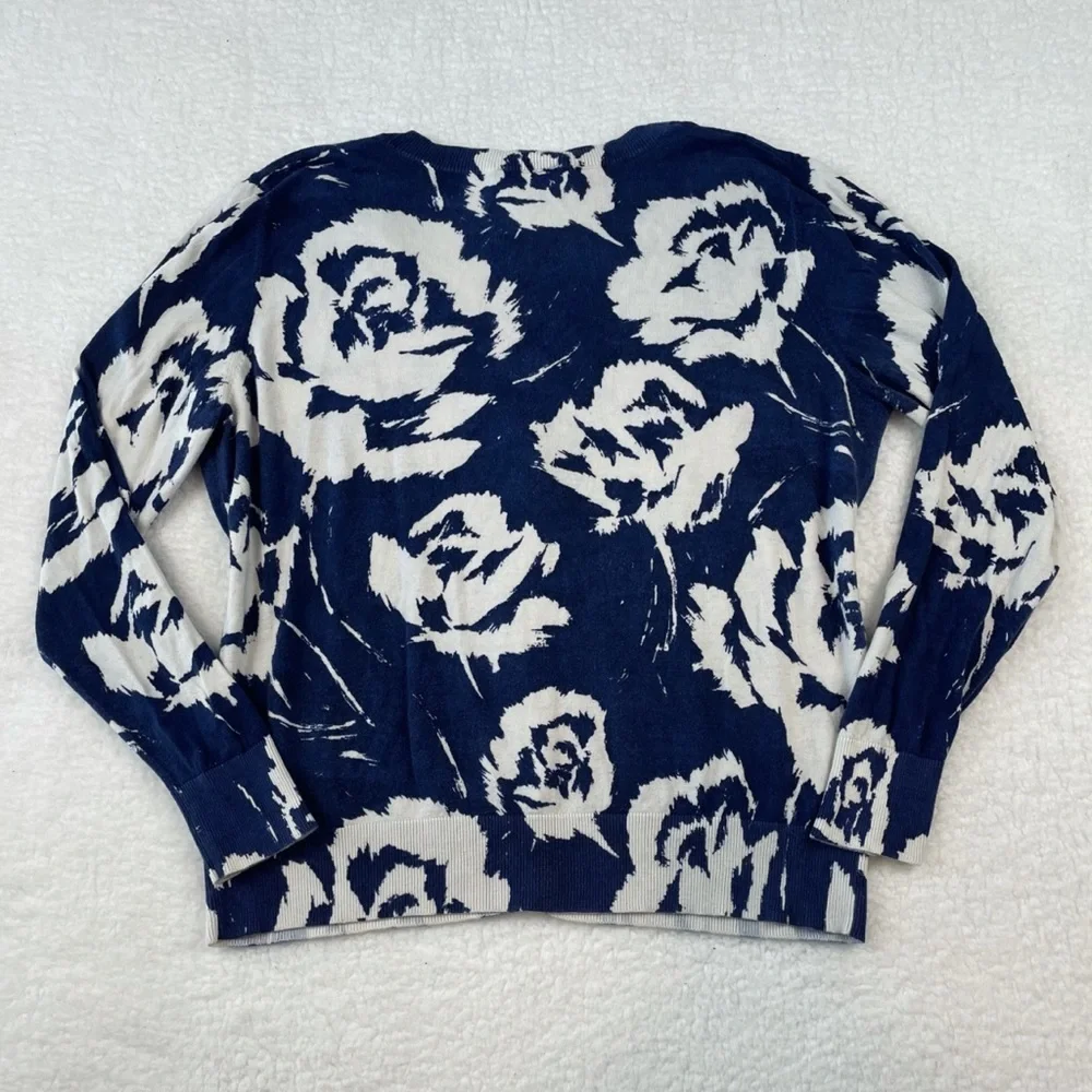 ST. JOHN’S BAY • Blue/White Floral Print V-Neck Long Sleeve Cardigan - Picture 8 of 16